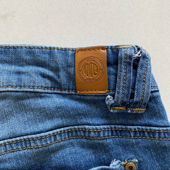 Jolt Lightly Distressed Jean Shorts Size 3 Juniors Medium Dark Wash - Picture 6 of 10